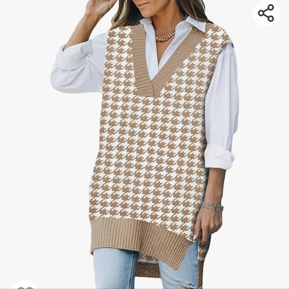 In great condition V Neck sweater vest tunic,  70% Acrylic, 30% cotton - Picture 3 of 3